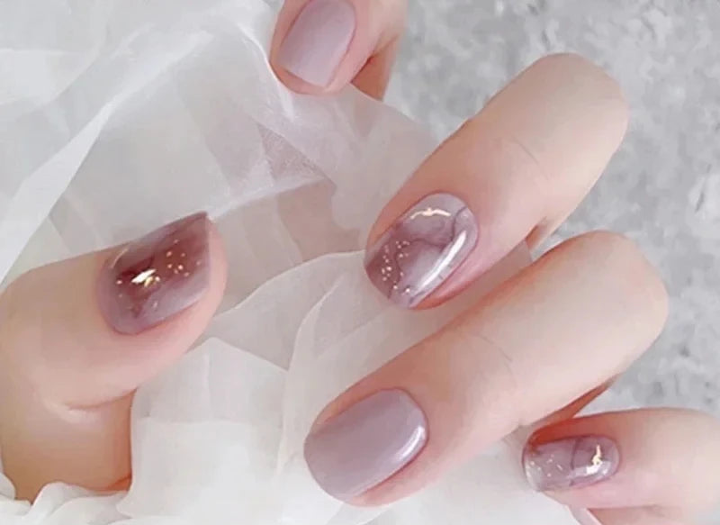 Przygaszony liliowo‑różowy