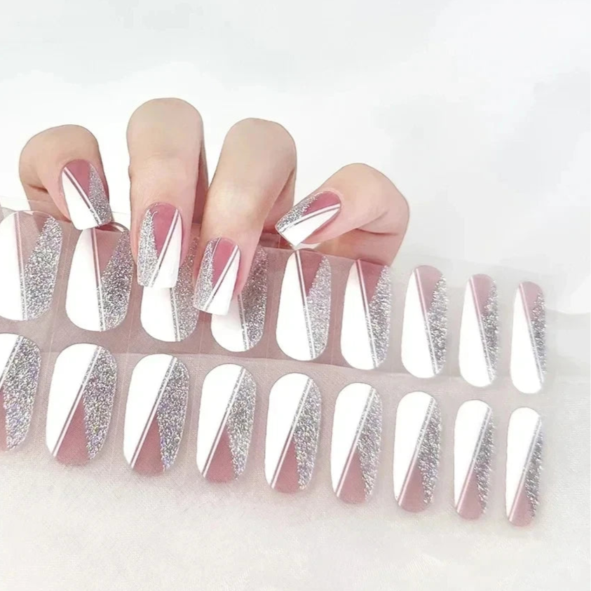 Nude z Bielą i Srebrem